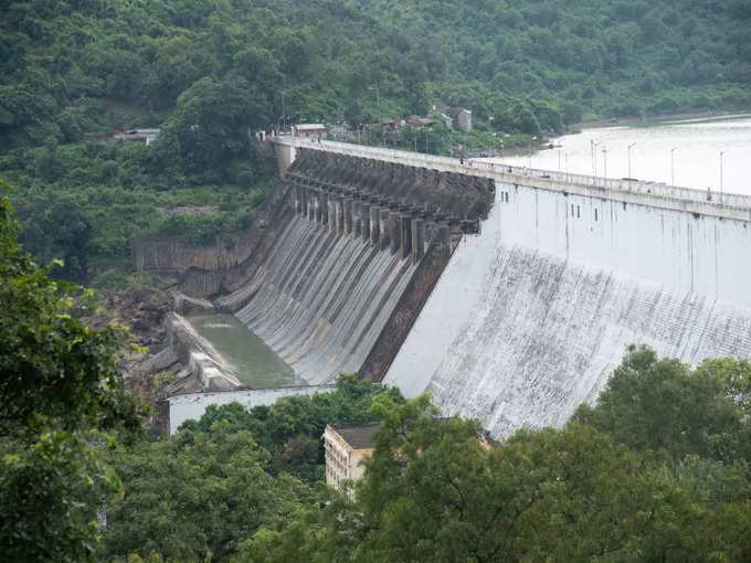 ​बिजली और सिंचाई के साथ ही पर्यटकों के आकर्षक का केंद्र बना