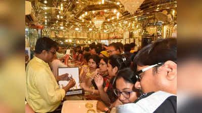 Gold Price Today: మళ్లీ చుక్కలు చూయిస్తున్న బంగారం.. ప్రస్తుతం హైదరాబాద్‌లో తులం రేటు ఎంతంటే?