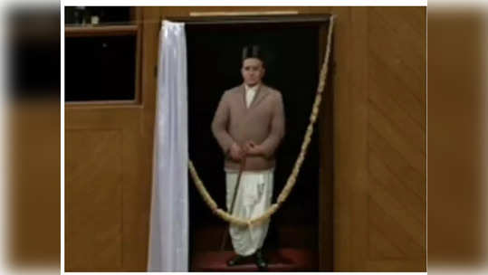 VD Savarkar మహారాష్ట్రతో సరిహద్దు వివాదం: కర్ణాటక అసెంబ్లీలో సావర్కర్ చిత్రపటం.. కాంగ్రెస్ నిరసన 