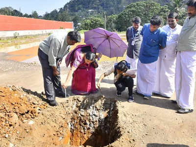 നിർമ്മാണം പൂർത്തീകരിച്ചിട്ട് ഒരു വർഷം; കെ എസ് ആർ ടി സി സ്റ്റാൻഡിൽ ശുചിമുറി മാലിന്യം ഒഴുകുന്നു