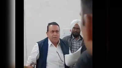 Bulandshahr News: बुलंदशहर में कोर्ट रूम में ही वकील ने दारोगा को जड़े थप्पड़, एसएसपी ने मुकदमा दर्ज करने का आदेश दिया