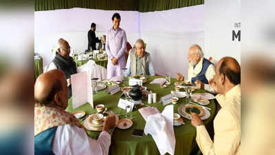 PM મોદી-ખડગેએ એક જ ટેબલ પર લીધું ભોજન, રાગીની રોટલી-બાજરીના ચુરમાનો આનંદ માણ્યો