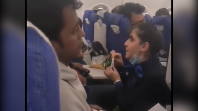 Air Hostess Fight: நான் ஒன்னும் உங்கள் வேலைக்காரி இல்லை! விமான பயணியிடம் சீரிய விமான பணிப்பெண்!