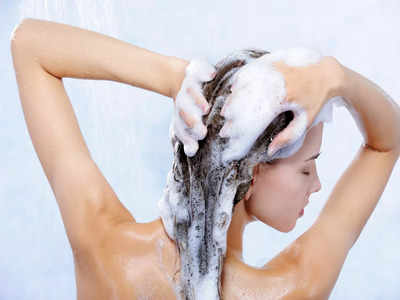Hair Wash in Winter: શિયાળામાં વાળ ધોવા માટે કેવા પાણીનો ઉપયોગ કરશો? ઠંડુ કે ગરમ? ડર્મેટોલોજીસ્ટ પાસેથી જાણો જવાબ