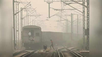 Indian Railway: कई घंटों की देरी से चल रही है ये ट्रेनें, सफर से पहले चेक कर लें लिस्ट