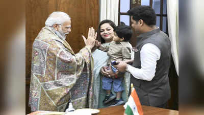श्रीकांत शिंदे पत्नी आणि मुलासह नरेंद्र मोदींच्या भेटीला, फोटो पोस्ट करत सांगितली भेटीची INSIDE STORY