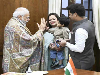 श्रीकांत शिंदे पत्नी आणि मुलासह नरेंद्र मोदींच्या भेटीला, फोटो पोस्ट करत सांगितली भेटीची INSIDE STORY