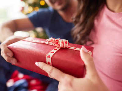 New Year Gifts For Husband हैं आपके लिए बेस्ट ऑप्सन, इन्हें देकर न्यू ईयर को बनाएं स्पेशल