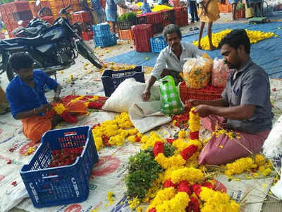 கிறிஸ்துமஸ் எதிரொலி.. தங்கத்தை போல உயரும் பூக்களின் விலை!