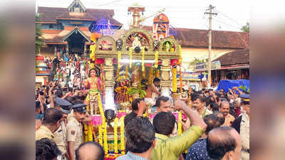 മണ്ഡല പൂജക്കൊരുങ്ങി അയ്യപ്പ സന്നിധി; തങ്ക അങ്കി ഘോഷയാത്ര ശബരിമലയിലേക്ക്; നാളെ മലകയറ്റത്തിന് നിയന്ത്രണം