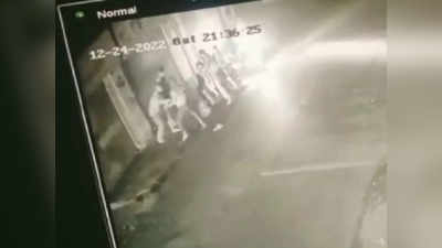 Indore: चाकू से हमला कर लोहा व्‍यापारी से लूट, सामने आया वीडियो, आरोपी पर 30 हजार का इनाम घोषित