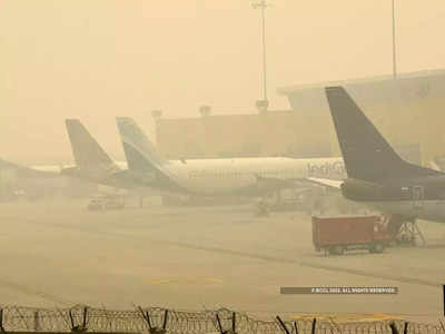 कोहरे की मार: मुंबई से बरेली पहुंचना था, पहले दिल्‍ली फिर लखनऊ में 15 घंटे भटकता रहा इंडिगो का विमान