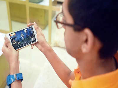 Lucknow Crime: मां ने मोबाइल पर ऑनलाइन गेम खेलने से रोका, 10 साल के बच्‍चे ने फंदे से लटककर दे दी जान