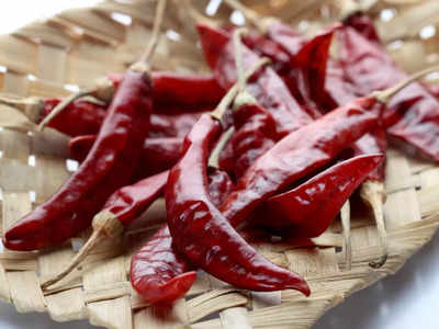 Red Chili Remedies: লাল লংকার এই সহজ টোটকায় এবার জয় আপনার হাতের মুঠোয়