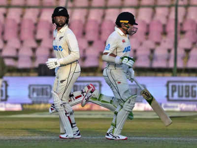PAK vs NZ Highlights: पहले टेस्ट में विकेट के लिए तरसे पाकिस्तानी गेंदबाज, न्यूजीलैंड के बल्लेबाज लगा रहे क्लास