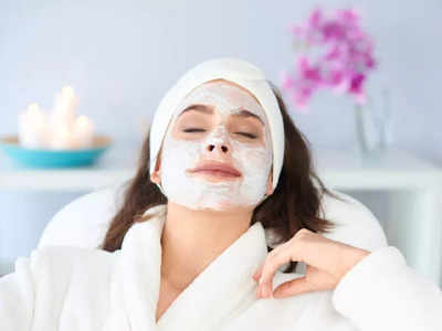 Pearl Facial Kits से चेहरे पर आएगा इंस्टेंट ग्लो, कम खर्च में बनी रहेगी आपकी सुंदरता