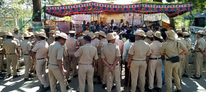 police controlling farmers protest in mandya