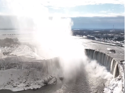Bomb Cyclone: વાવાઝોડાએ તો હદ વટાવી! દુનિયાનું સૌથી મોટું ઝરણું Niagara Falls પણ થીજવા લાગ્યું