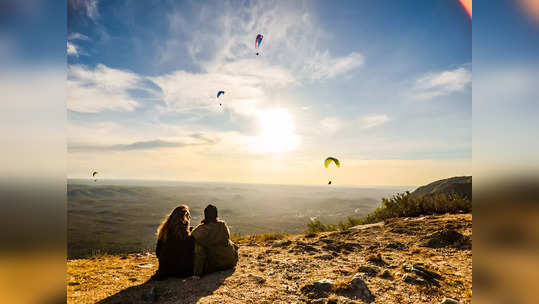 भारत में Paragliding इन जगहों की है सुरक्षित, सर्दियों में जानें से पहले मार लें एक नजर