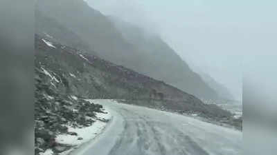 Himachal Snowfall: हिमाचल में नारकंडा, कुफरी और मनाली में बर्फबारी, जानिए नए साल पर कैसा रहेगा मौसम