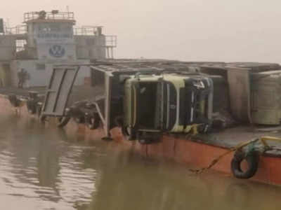 साहिबगंज: गंगा में जहाज असंतुलित होने से डूबे 7 ट्रक, एक ड्राइवर लापता... टायर फटने से हुआ हादसा