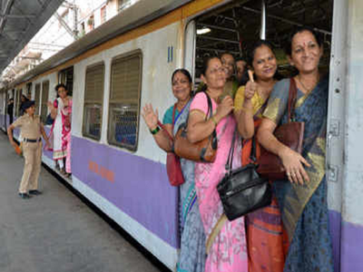 महिलांचा प्रवास सुरक्षेच्या दिशेने; मागील वर्षाच्या तुलनेत मध्य रेल्वेवरील गुन्ह्यांच्या घटनांमध्ये घट