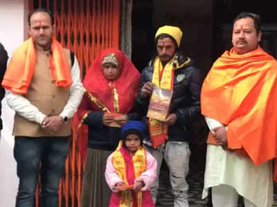 Saharanpur News: सहारनपुर में पत्नी और बेटी के साथ युवक ने अपनाया हिंदू धर्म, मुस्लिम समाज पर लगाए गंभीर आरोप