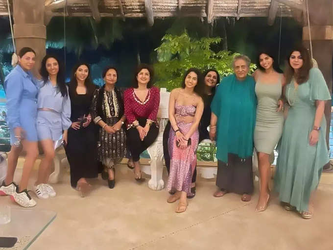 suhana khan family party photo