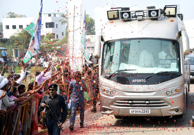 దటీజ్ సీఎం జగన్.. ఆ క్రేజ్ చూశారా