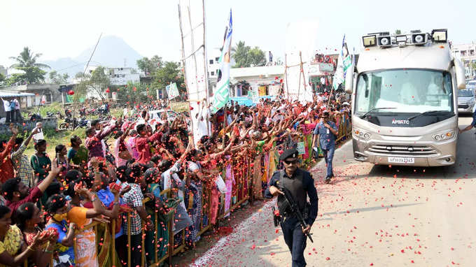 దటీజ్ సీఎం జగన్.. ఆ క్రేజ్ చూశారా