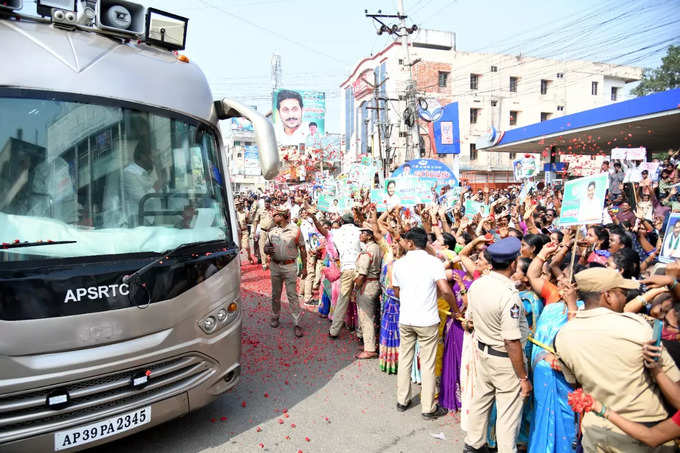 దటీజ్ సీఎం జగన్.. ఆ క్రేజ్ చూశారా