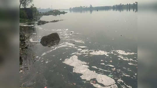 பள்ளிபாளையம் காவிரி ஆற்றில் கலக்கும் சாய கழிவுநீர் - ஆறு மாசடைவதாக மக்கள் குற்றச்சாட்டு