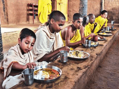 Vedic Village: इंटरनेट, टीवी और बिजली तक नहीं, IT हब आंध्र प्रदेश के इस गांव में वैदिक पद्धति से जीते हैं लोग