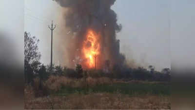 Solapur Barshi Fire : राज्यात अग्नितांडव, सोलापूरमध्ये फटाका फॅक्टरीत भीषण स्फोट, तिघांचा मृत्यू