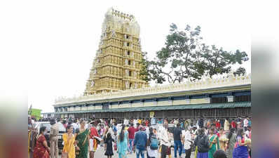 Crowd in Mysuru-ಹೊಸ ವರ್ಷದ ಮೊದಲ ದಿನ ಮೈಸೂರು ಚಾಮುಂಡಮ್ಮನ ದರ್ಶನಕ್ಕೆ ಜನಸಾಗರ