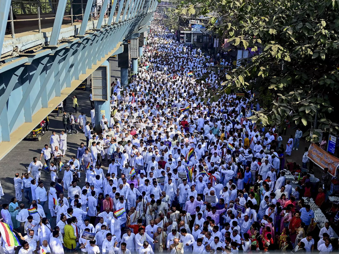 ​मुंबई में 5 लाख लोग सड़कों पर