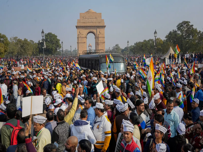 ​इंडिया गेट पर उमड़ा लोगों का हूजूम