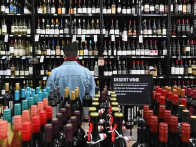 UAE Alcohol Tax Scrap: इस मुस्लिम देश ने शराब प्रेमियों को दिया नए साल पर तोहफा, 30 फीसदी टैक्स को किया खत्म
