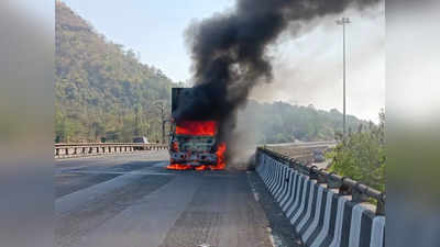 मुंबई-अहमदाबाद महामार्गावर बर्निंग कंटेनरचा थरार, चालक खाली उतरल्याने थोडक्यात बचावला