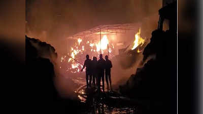 Fire Incident: পাটের গুদামে বিধ্বংসী আগুনে আতঙ্ক, শীতের হাওয়ায় লেলিহান শিখার দাপট