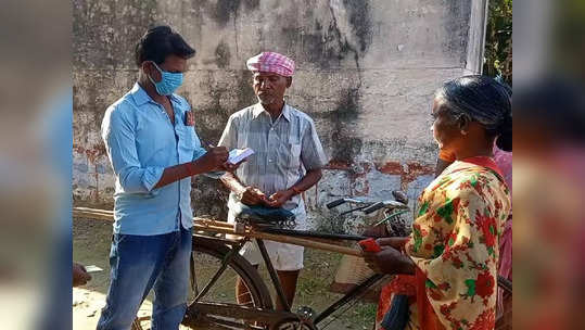 பொங்கல் பரிசு டோக்கன்.. ரேஷன் அட்டைதாரர்களுக்கு வீடு வீடாகச் சென்று விநியோகம்!