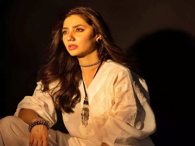 Mahirah Khan : বিতর্কে শাহরুখের নায়িকা