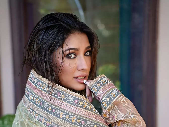 Mehwish Hayat : দাউদের সঙ্গিনী