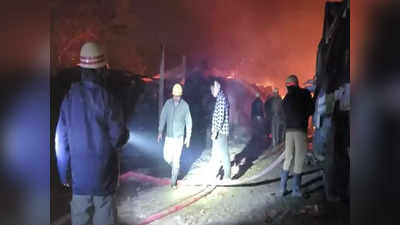 Fire Incident: ২০ ঘণ্টা পরও নেভেনি পাট গুদামের আগুন, মনিপাড়ায় যুদ্ধকালীন তৎপরতায় চলছে কাজ