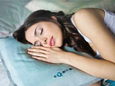 Sleeping Tips: रात्री 10 नंतर अजिबात करू नका ही 5 कामे, विळख्यात ओढतील हार्ट अटॅक व स्ट्रोकसारखे गंभीर आजार