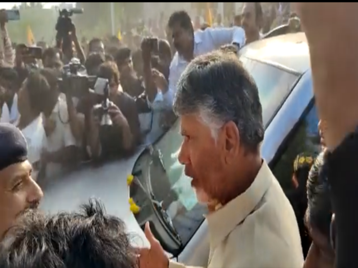 Chandrababu altercation with the police