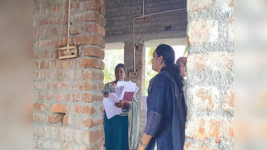 தரமற்ற வீடு கட்டிய விவகாரம்; அதிகாரிகள் சஸ்பெண்ட் - கலெக்டர் ஆர்த்தி அதிரடி!