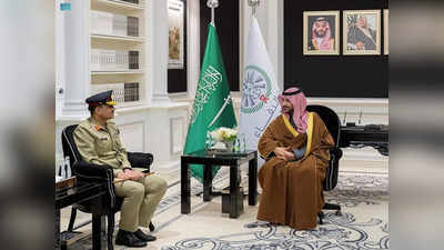 Pak Army Chief in Saudi Arabia : सऊदी अरब के दौरे पर पाकिस्तान के आर्मी चीफ, प्रिंस खालिद बिन सलमान से मिले जनरल मुनीर