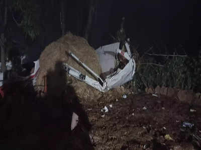 Rewa: पहले पेड़, फिर मंदिर के शिखर से टकरा कर क्रैश हुआ ट्रेनी प्लेन, दुर्घटना में पायलट की मौत