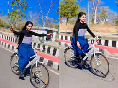 साइकिल चलाते-चलाते रस्सा कूदने लगी लड़की, वीडियो देख लोगों को यकीन नहीं हो रहा